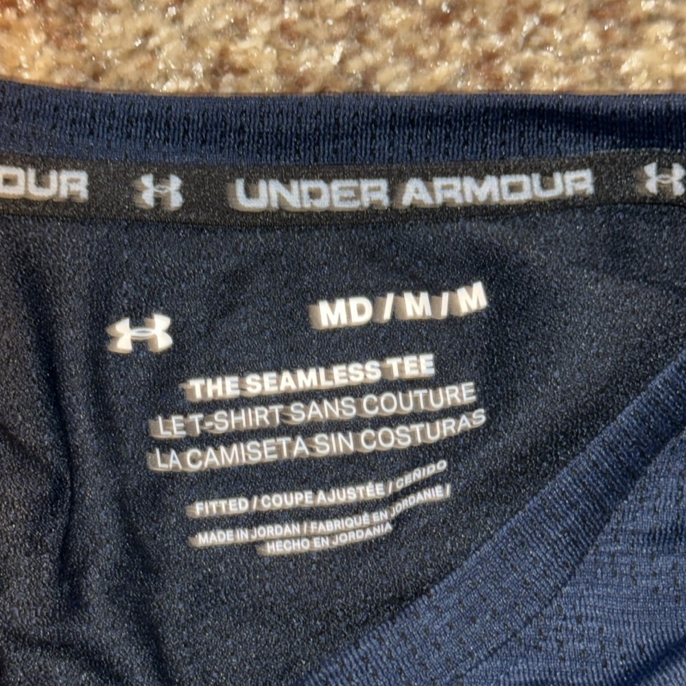 Under Armour Athletic Shirt - Picture 4 of 4